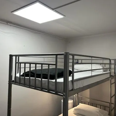 Hit Hostel